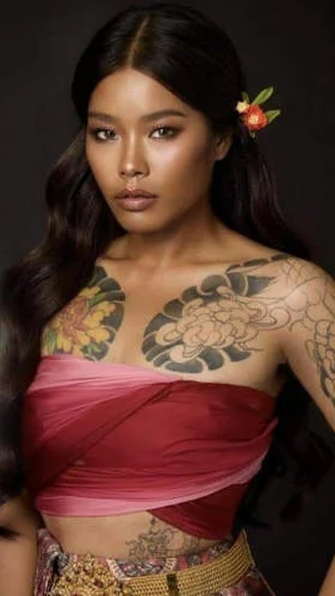 6 Potret Penyapu Jalanan Bangkok Viral yang Kini Jadi Model, Kisah Inspiratif Noppajit Somboonsate
