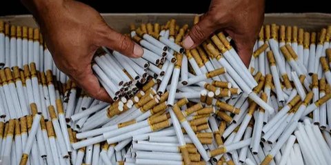 Buruh Pabrik Rokok Dapat BLT Dana Bagi Hasil Cukai Rp800 Ribu