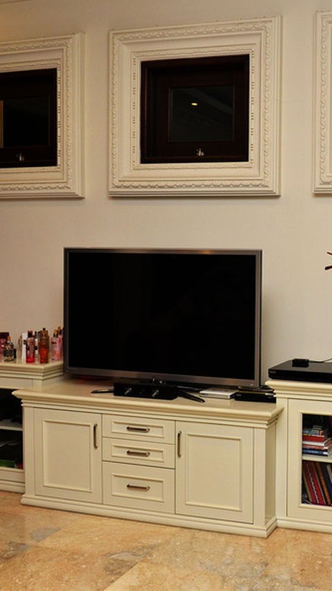 Meja TV Kayu Jati Minimalis Modern, Perpaduan Elegan Fungsi dan Estetika
