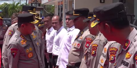 Lihat Seragam Anak Buah Lusuh, Reaksi Irjen Polisi Bikin Para Anggota Terkejut