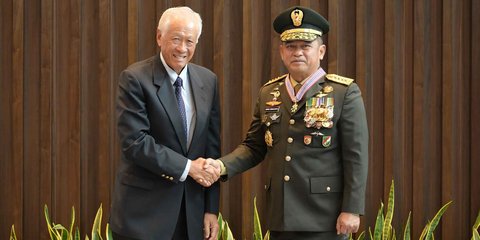 FOTO: Kasad Terima Medali Kehormatan dari Singapura, Berjasa Tingkatkan Kerjasama Militer