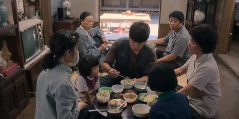 Park Bo Gum Beri IU Nasi Kacang Polong di When Life Gives You Tangerines, Ini Filosofi Orang Korea Campur Nasi dengan Biji-bijian