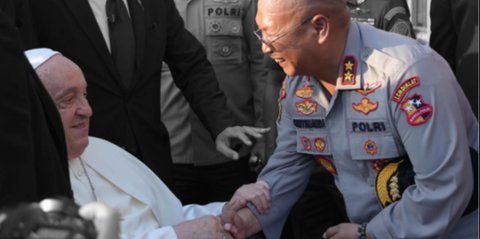 Jenderal Bintang 3 Polisi Pernah Salaman dan Dipegang Paus Fransiskus, ini Sosoknya
