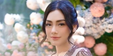 Dapur Rumah Celine Evangelista Model Minimalis, Menciptakan Suasana Nyaman untuk Aktivitas Memasak