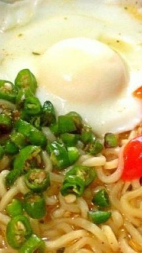 7 Makanan yang Dilarang Dikonsumsi Bersamaan dengan Mie Instant