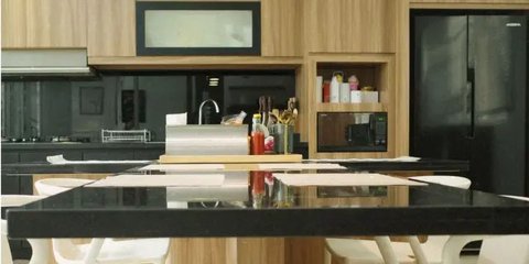 Rapi & Cozy, Intip Dapur Japandi Natasha Rizky yang Bisa Jadi Inspirasi