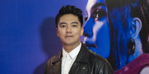 6 Potret Keseruan Boy William Main ke Rumah Lesti di Cianjur, Asik Main Bola Bareng Rizky Billar Tanpa Alas Kaki Meski Becek