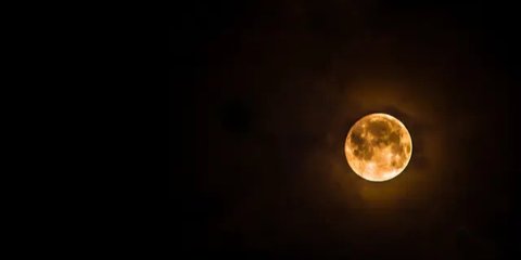 Apa itu Fenomena Bulan Tersenyum?