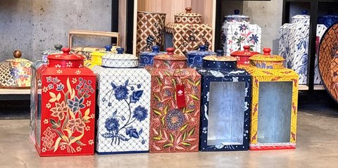 Kisah di Balik Keindahan Kaleng Kerupuk Motif Batik Lawasan dari Wastraloka, Ada Peran Rumah BUMN