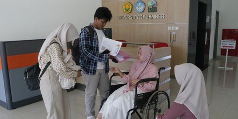Kegigihan Dua Peserta Difabel Ikuti UTBK SNBT, Demi Gapai Impian Kuliah di Kampus Favorit