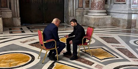 FOTO: Momen Donald Trump dan Presiden Ukraina Bicara Serius Empat Mata di Pemakaman Paus Fransiskus, Ini yang Dibahas!