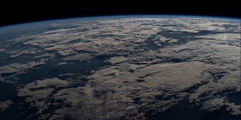 Aslinya Bumi Tidak Berbentuk Bulan Sempurna, Ini Penyebabnya