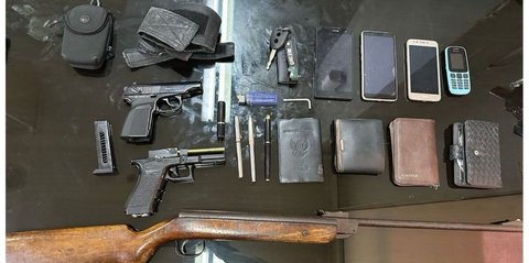 Polisi Selidiki Asal Senjata Api Milik Pengacara yang Alami Kecelakaan di Jakarta