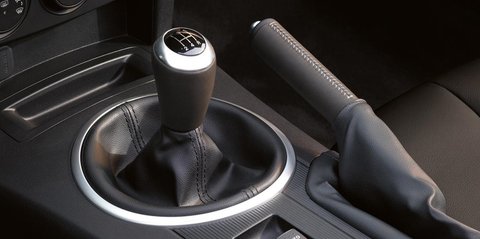 Persneling Mobil Tidak Stabil? Ini Penyebab dan Cara Mengatasinya!