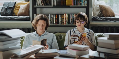 6 Tanda Bahwa Anda Adalah Seorang Introvert yang Ekstrovert