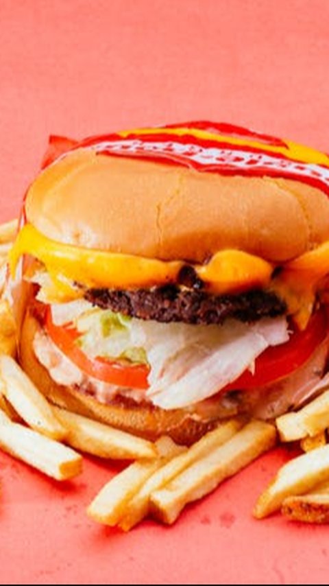 Kenapa Makanan Cepat Saji Begitu Menggoda? Ini Penjelasan Ahlinya