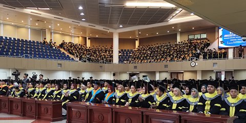 Asal Usul Penggunaan Toga di Acara Wisuda, Ternyata buat Tunjukkan Status Sosial