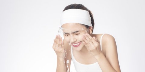 Seberapa Sering Kamu Harus Mencuci Muka? Ini Penjelasan Pakar Serta Cara Menjaga Wajah tetap Bersih dan Bersinar