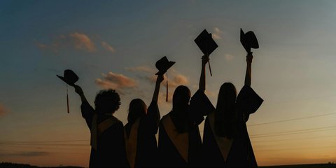 Buntut Kekerasan Seksual Mahasiswa UGM, Bisakah Gelar Guru Besar Seorang Dosen Dicabut?