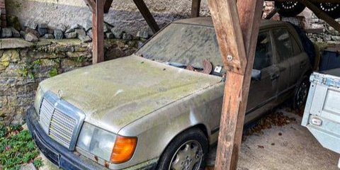 Penampakan Mobil Mewah dan Langka Ini Ditinggalkan hingga Menjadi Rongsokan