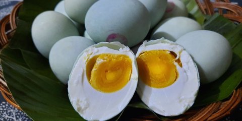 Benarkah Telur Bebek Mengandung Lebih Banyak Kolesterol? Cek Faktanya di Sini