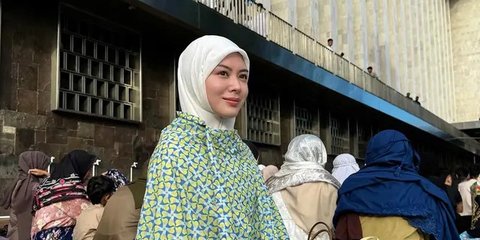 6 Potret Cantik Anggun Ayana Moon Nikmati Momen Lebaran, Salat Id di Istiqlal dan Open House di Malaysia