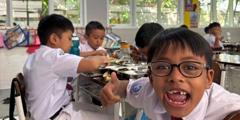 342 Pelajar SMP di Bandung Keracunan Usai Santap MBG
