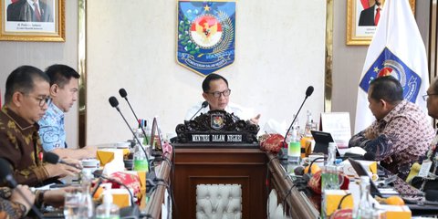 Mendagri Paparkan 10 Daerah dengan Realisasi APBD Tertinggi hingga Terendah