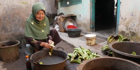 Perjuangan Mbah Satumi: Calon Haji Tertua Lumajang yang Nabung Selama 16 Tahun