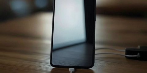 Mengapa Baterai HP Cepat Rusak Jika Digunakan Sambil Dicas?