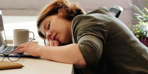Mengantuk Setelah Makan? Kenali Food Coma dan Cara Mengatasinya!