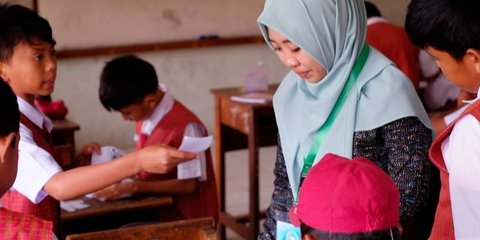 Gaji Tidak Sampai Rp1 Juta, ini Pekerjaan Sampingan yang Sering Dikerjakan Guru Honorer
