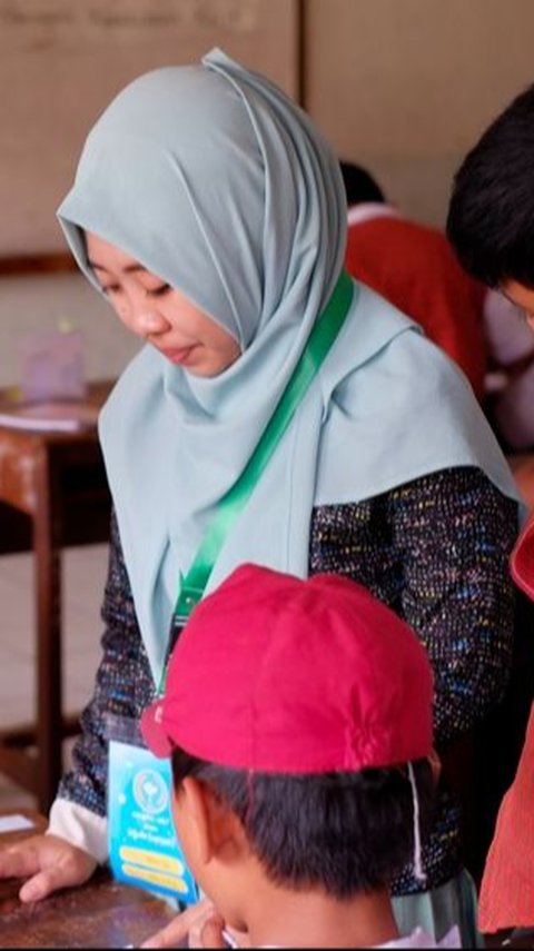 Gaji Tidak Sampai Rp1 Juta, ini Pekerjaan Sampingan yang Sering Dikerjakan Guru Honorer