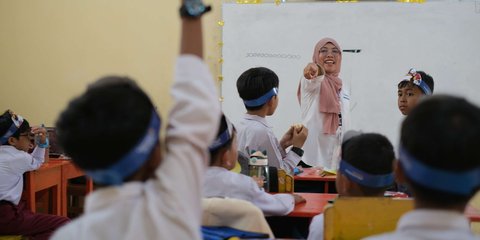 Apa Itu Guru Honorer? Kenali Tugas, Gaji, dan Perbedaannya dengan PNS