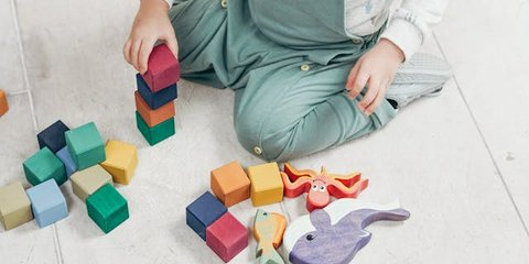 Mainan Bayi 0–12 Bulan yang Disarankan Para Ahli Tumbuh Kembang Anak, Bikin Saraf Motorik dan Sensorik Terasah