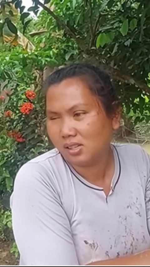 Cerita Wanita Paruh Baya Sering Barbagi Makanan dengan Buaya 'Kita yang Kalah dia yang Kenyang'