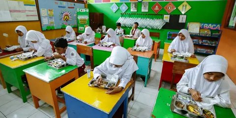 214 Siswa Keracunan Makanan Bergizi Gratis di Bogor, BGN Nonaktifkan Dapur dan Lakukan Evaluasi