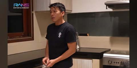 5 Potret Dapur Rumah Baru Ariel Noah Jarang Tersorot, Luas Banget tapi Perabotan Cuma Ada Kompor & Magicom