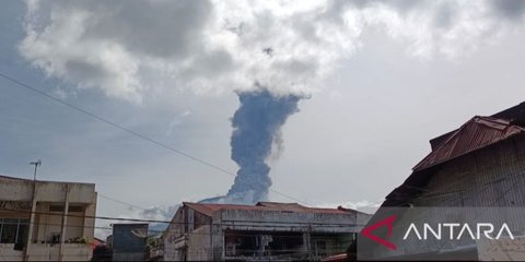 Gunung Marapi Meletus Muntahkan Abu Vulkanik Setinggi 1.600 Meter