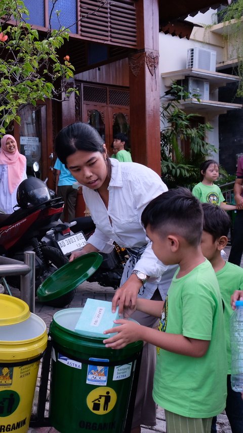 Saat Anak Usia 5-15 Tahun Diberi Pelatihan Pentingnya Pemilahan Sampah Cegah Pemanasan Global