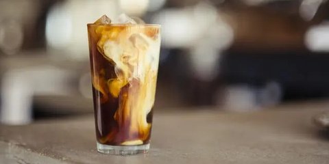 Jadi Tren Kekinian Kaum Muda, Benarkah Kopi Gula Aren Lebih Sehat dari Kopi Gula Pasir?