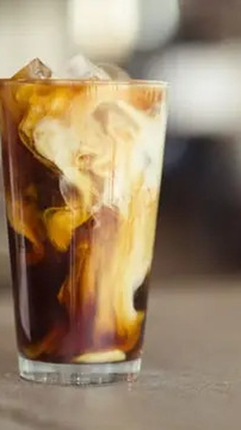 Jadi Tren Kekinian Kaum Muda, Benarkah Kopi Gula Aren Lebih Sehat dari Kopi Gula Pasir?