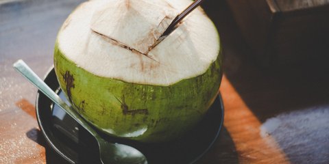 Cara Efektif Membersihkan Ginjal dengan Air Kelapa