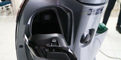 Amankah Menggunakan Charger di Sepeda Motor?