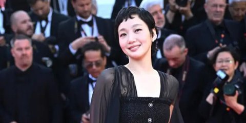 Potret Cantik Kim Go Eun di Karpet Merah Festival Film Cannes 2025, Tampil Elegan dengan Outfit Hitam Sesuai Aturan