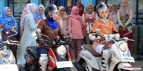 Wahai Para Wanita, Ini Panduan Lengkap Merawat Motor dengan Mudah