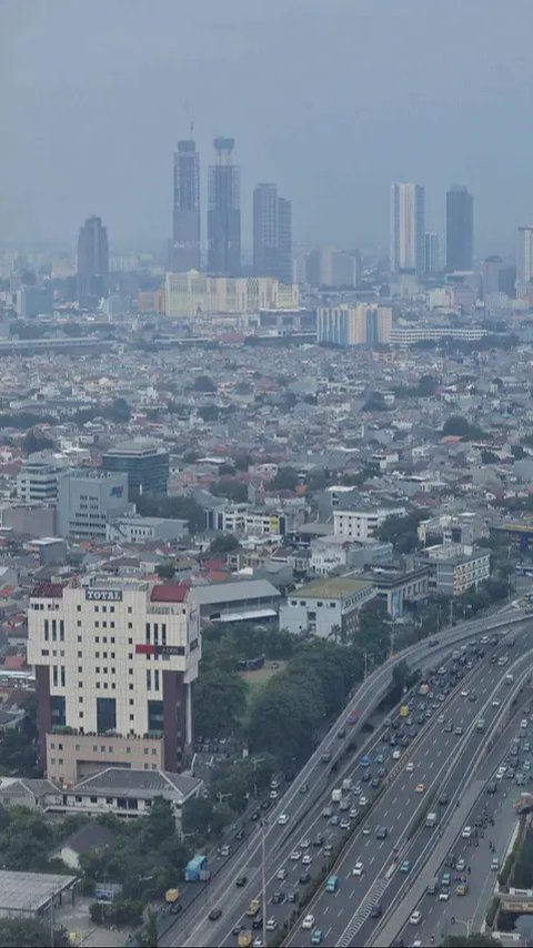 FOTO: Kualitas Udara di Jakarta Tidak Sehat untuk Kelompok Rentan dan Sensitif