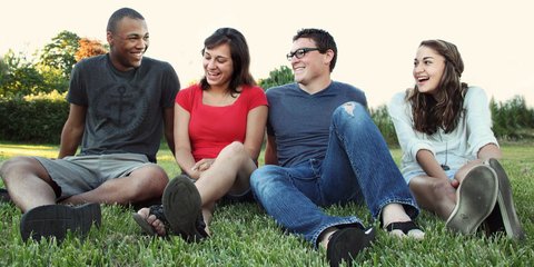 Mengenal Zillennials, Generasi Unik yang Menjembatani Dunia Lama dan Baru dengan Identitas Khas