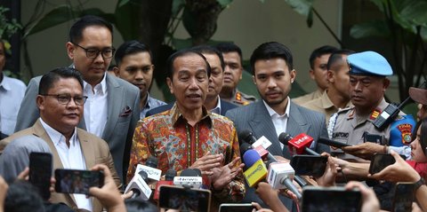 Terungkap, Ini Barang Bukti yang Dibawa Jokowi saat Buat Laporan Tuduhan Ijazah Palsu