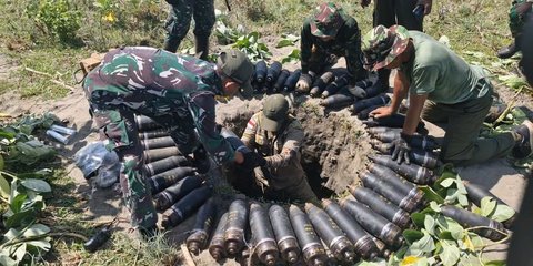 Dibayar Rp150.000, Begini Cara Kerja Warga Buka Selongsong Amunisi Kedaluwarsa TNI AD di Garut